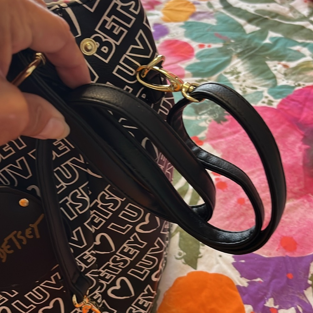 Betsey Johnson LBKAYLEE Satchel. - Picture 7 of 10